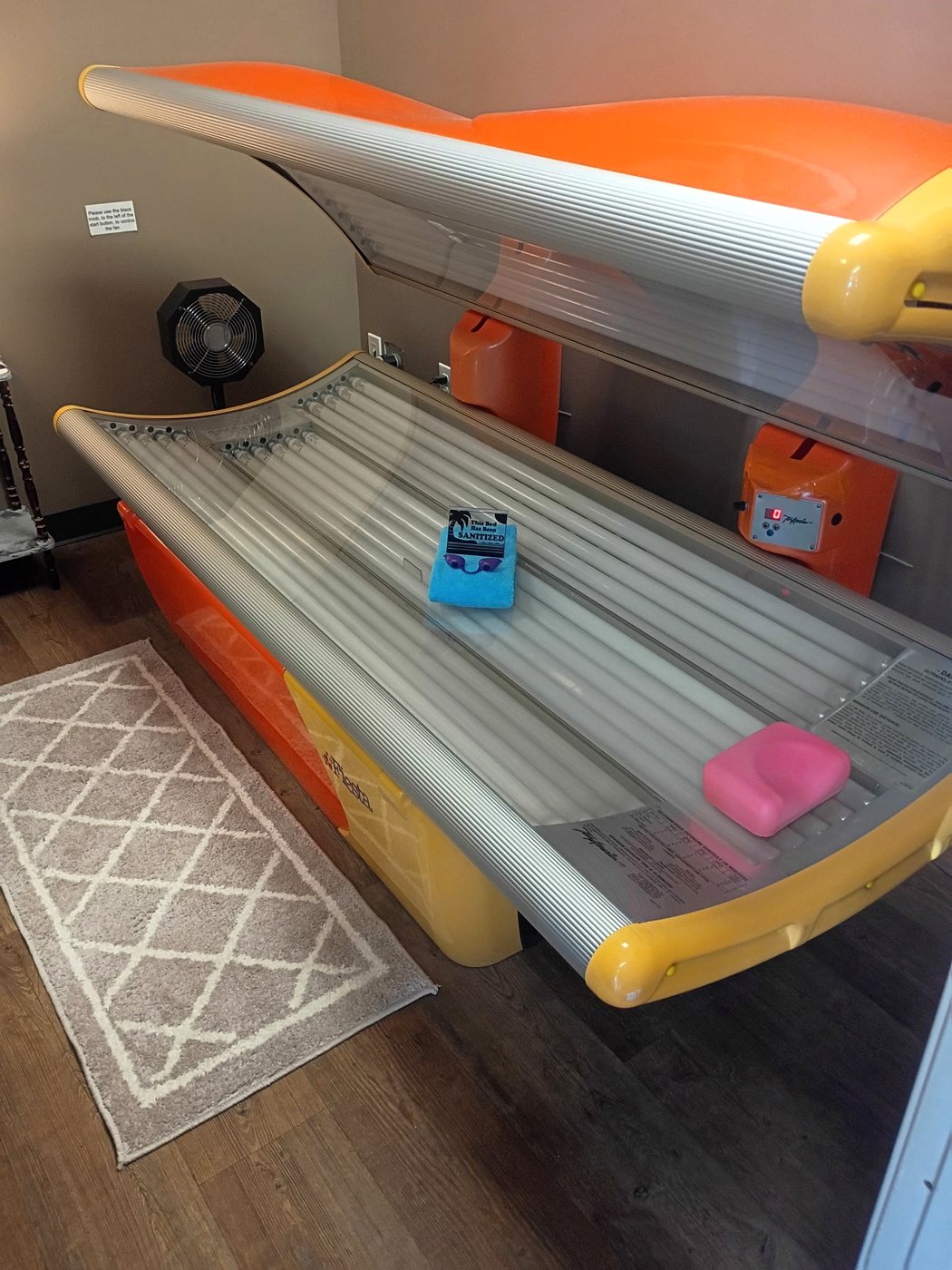 Orange-accent tanning bed